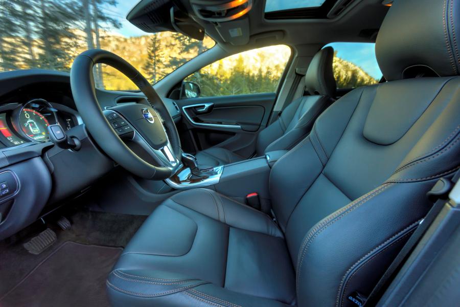  Volvo V60 Cross Country 2015 года  (US) (фото 22 из 23)